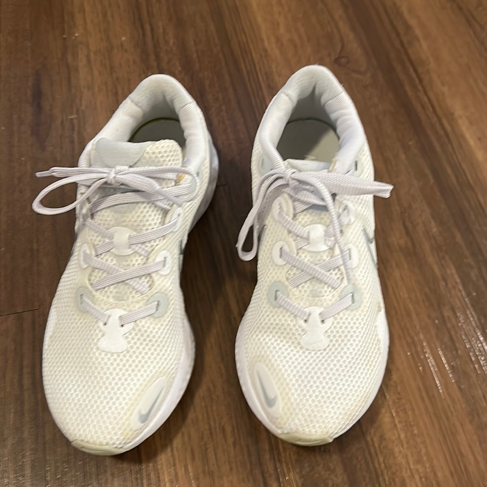 Nike Renew Run Running Shoes CK6360-003 White Metallic Low Lace Up Women's 7
